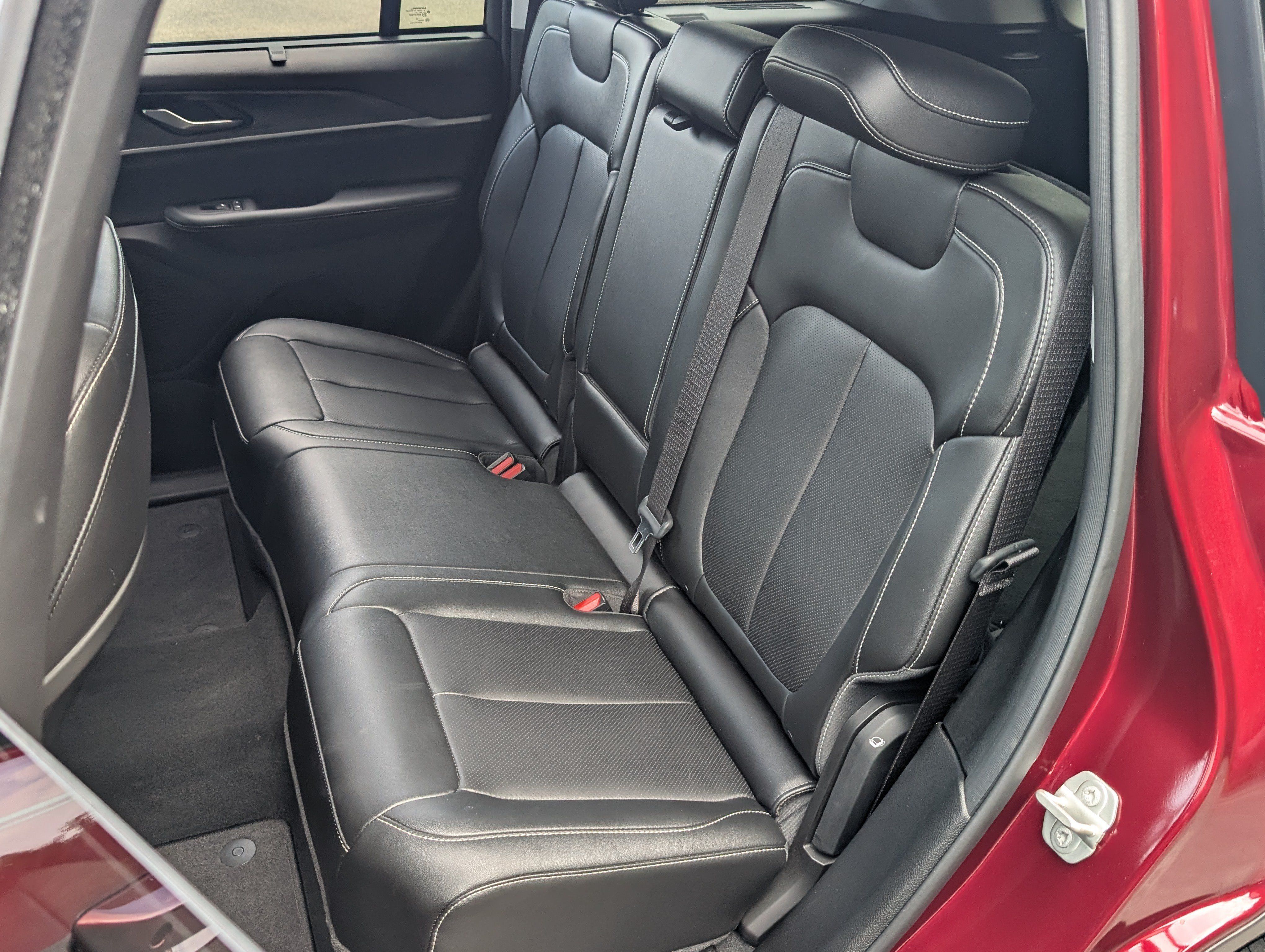 Used 2024 Jeep Grand Cherokee Limited w/ Luxury Tech Group II AWD/4WD image 17