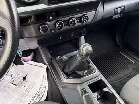 Used 2016 Toyota Tacoma TRD Sport image 19