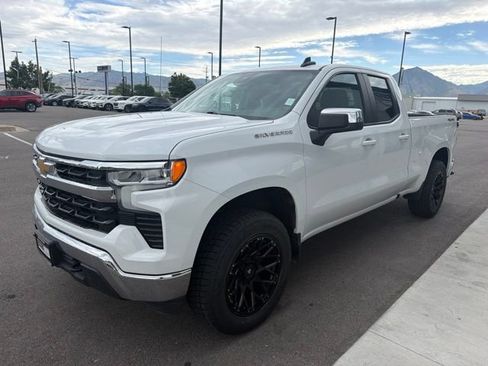Used 2022 Chevrolet Silverado 1500 LT w/ Protection Package AWD/4WD image 3