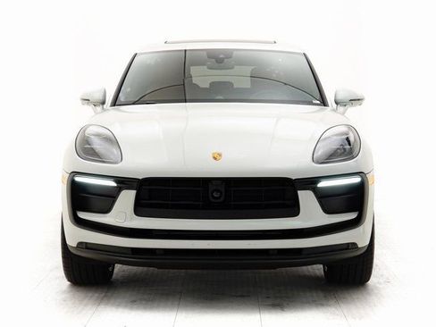 Certified 2025 Porsche Macan image 33