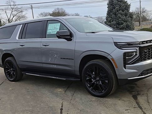 New 2026 Chevrolet Suburban Premier image 6