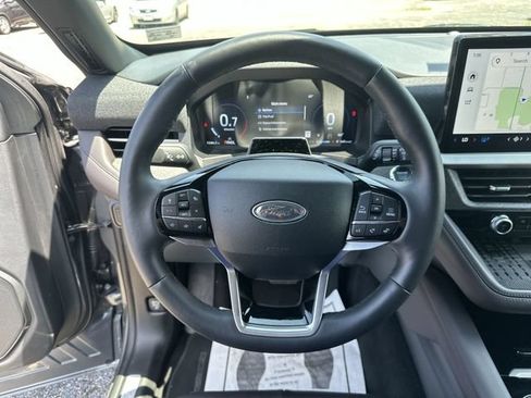 Used 2025 Ford Explorer Platinum w/ LUX Leather Package AWD/4WD image 13
