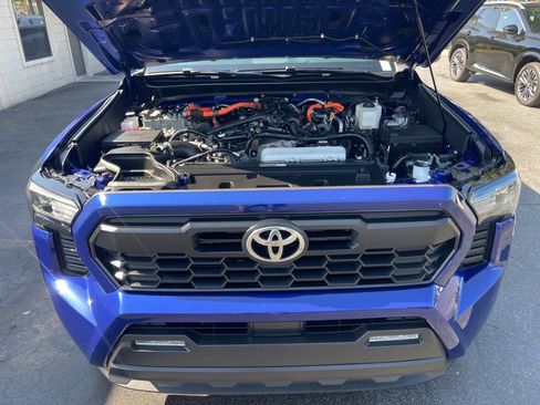 Used 2025 Toyota Tacoma TRD Sport AWD/4WD image 16