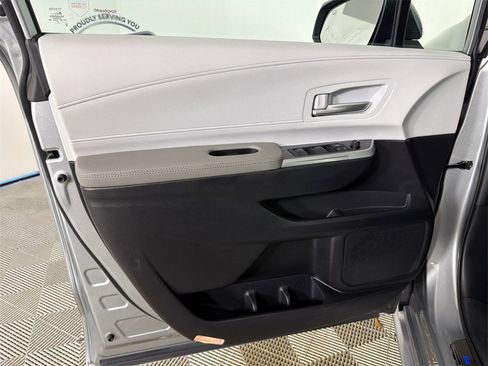 Used 2025 Toyota Sienna XLE image 11