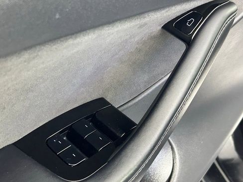 Used 2021 Tesla Model Y Long Range image 32