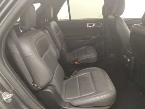 Used 2020 Ford Explorer XLT image 19