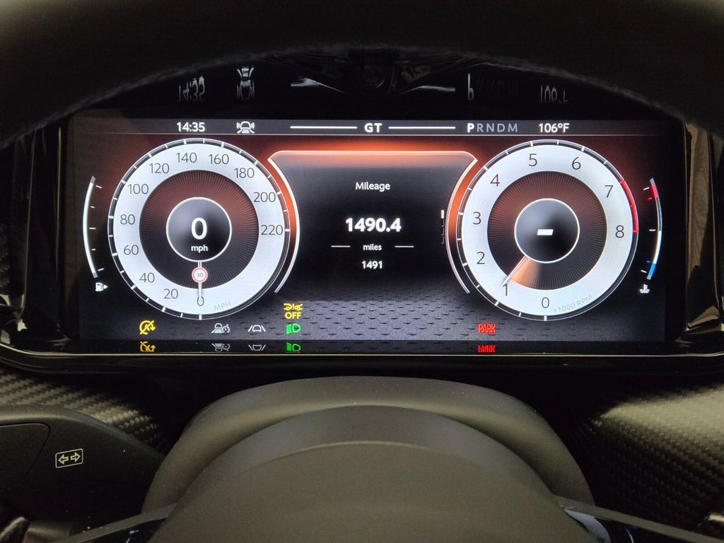 Used 2025 Aston Martin Vanquish RWD image 34