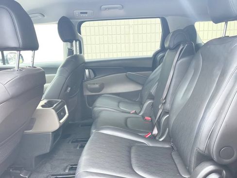 Used 2026 Kia Carnival FWD image 14