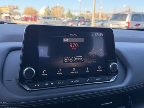 Used 2022 Nissan Rogue SV image 17