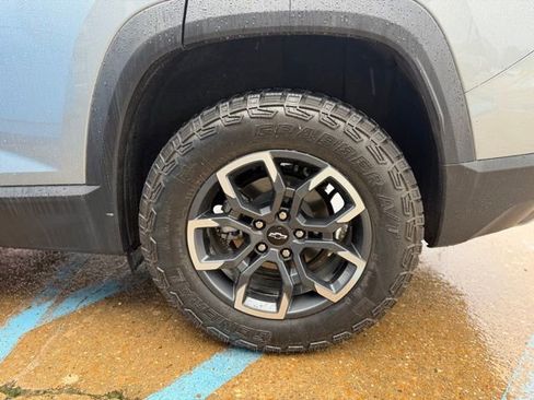 Used 2026 Chevrolet Equinox ACTIV w/ Convenience Package III FWD image 6