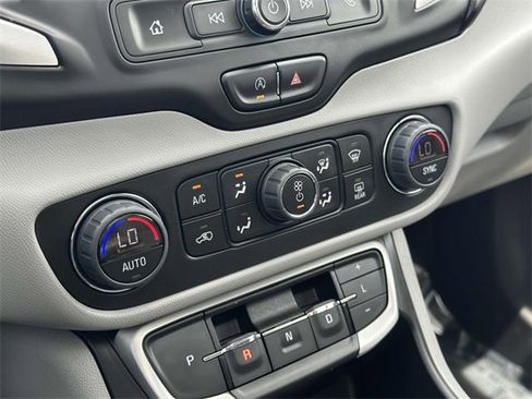 Used 2023 GMC Terrain SLE w/ Driver Convenience Package image 19