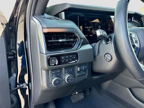 Used 2025 GMC Yukon XL Denali w/ Advanced Technology Package AWD/4WD image 11