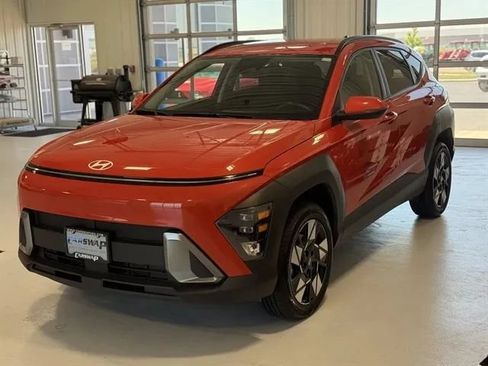 Used 2025 Hyundai Kona SEL AWD/4WD image 6
