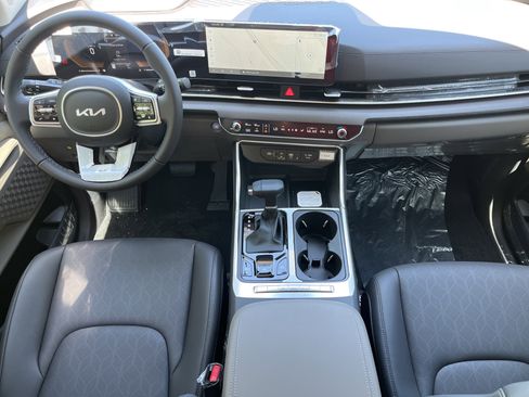 New 2026 Kia Carnival EX FWD image 3