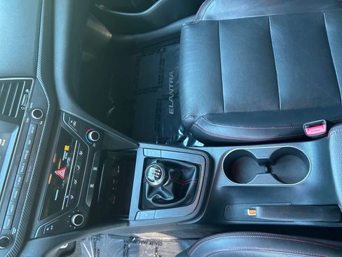 Used 2017 Hyundai Elantra Sport image 7