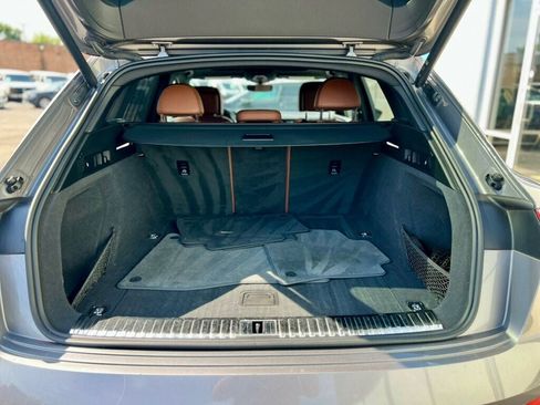 Used 2019 Audi e-tron Prestige w/ Prestige Package image 7