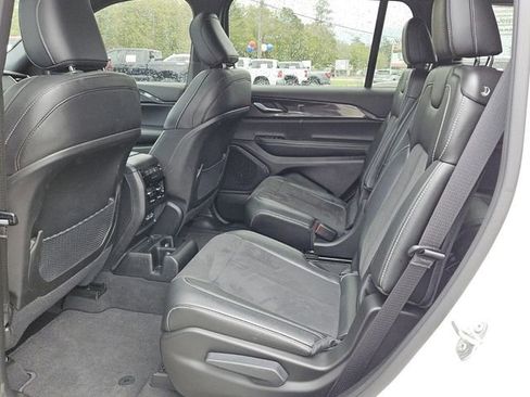 Used 2023 Jeep Grand Cherokee L Altitude image 11