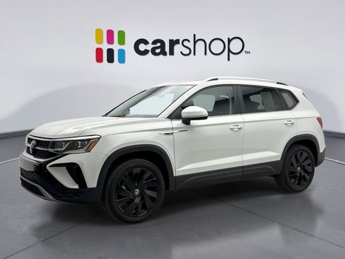Used 2024 Volkswagen Taos SEL image 1