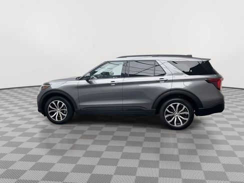 Certified 2025 Ford Explorer ST-Line AWD/4WD image 40