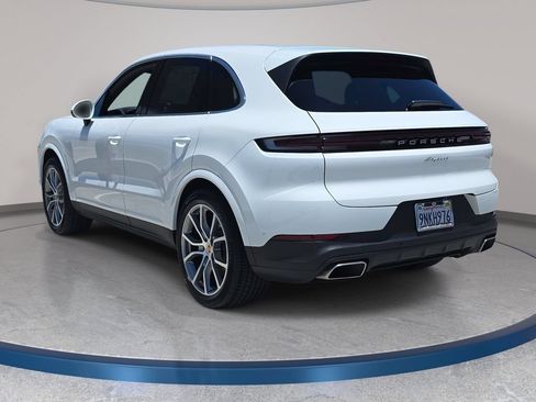 Used 2024 Porsche Cayenne AWD/4WD image 8