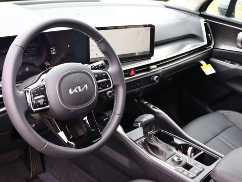 Used 2025 Kia Sorento S image 26