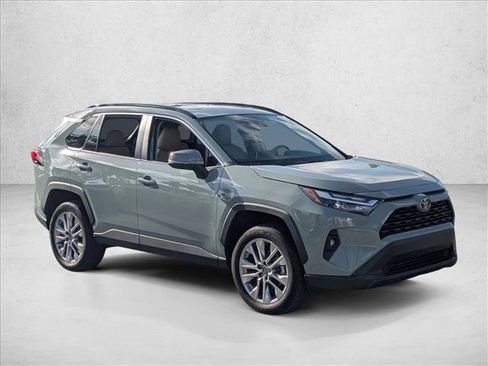 Used 2023 Toyota RAV4 XLE Premium FWD image 3