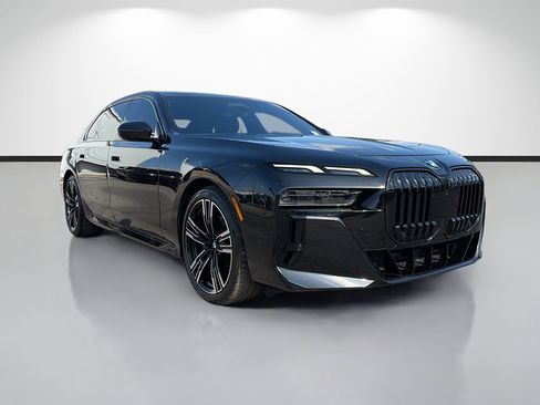 Used 2023 BMW 760i xDrive AWD/4WD image 1