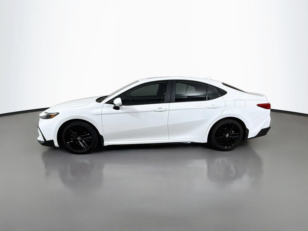Used 2025 Toyota Camry SE w/ Convenience Package FWD image 4