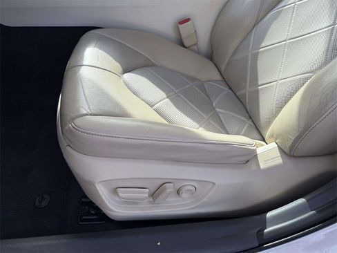 Used 2019 Toyota Camry XLE image 10