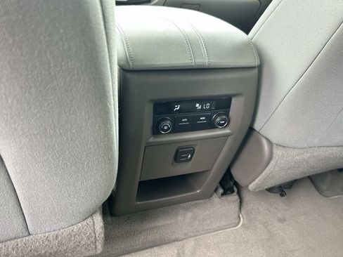Used 2019 Chevrolet Traverse LT FWD image 26