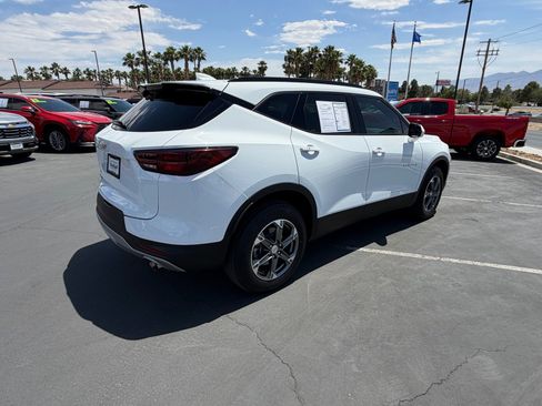 Used 2024 Chevrolet Blazer LT w/ Convenience Package FWD image 3