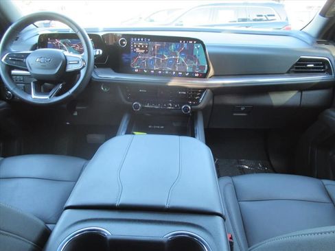 Used 2025 Chevrolet Tahoe Z71 AWD/4WD image 12