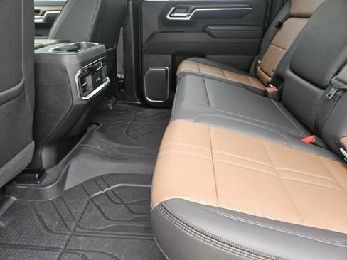 Used 2025 Chevrolet Silverado 2500 High Country w/ High Country Premium Package AWD/4WD image 31