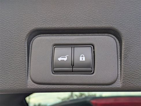 Used 2023 Nissan Rogue Platinum w/ Platinum Premium Package image 11