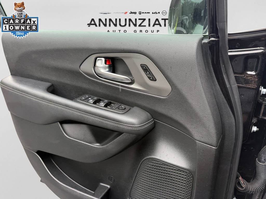 Used 2025 Chrysler Pacifica Select FWD image 27