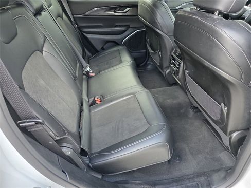 Used 2022 Jeep Grand Cherokee Altitude image 27