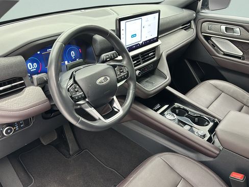 Used 2025 Ford Explorer Platinum w/ LUX Leather Package AWD/4WD image 13