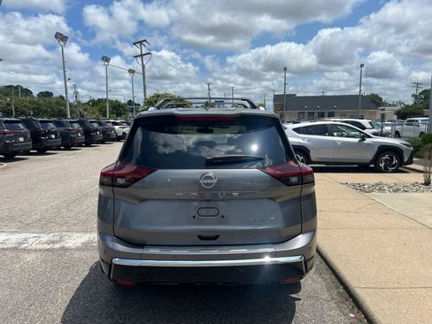 Used 2025 Nissan Rogue Platinum FWD image 5