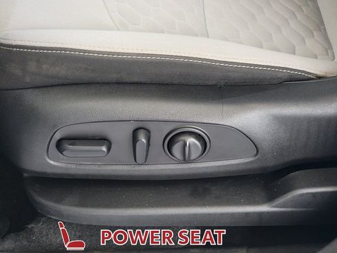 Used 2019 Chevrolet Equinox LT FWD image 16