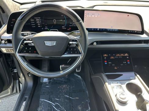 Certified 2026 Cadillac Vistiq Platinum w/ LPO, Floor Liner Package AWD/4WD image 31