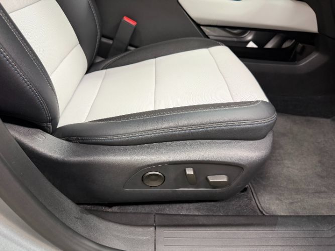 Used 2024 Chevrolet Equinox EV LT AWD/4WD image 30