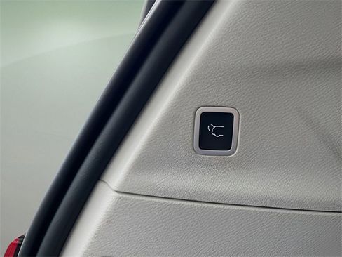 Used 2024 Chrysler Pacifica Touring-L image 40