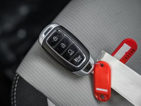 Used 2021 Hyundai Venue SEL w/ Premium Package image 40