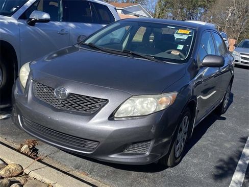 Used 2010 Toyota Corolla LE image 3