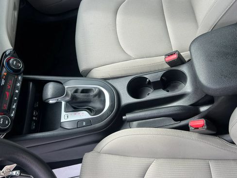 Used 2019 Kia Forte LXS FWD image 15