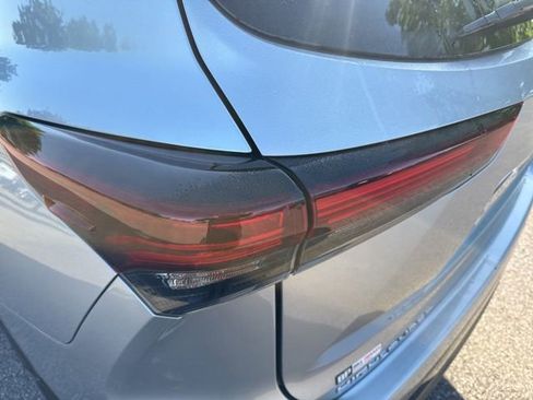 Used 2025 Toyota Highlander Limited AWD/4WD image 10