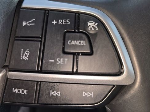 Used 2024 Toyota Highlander XLE image 12