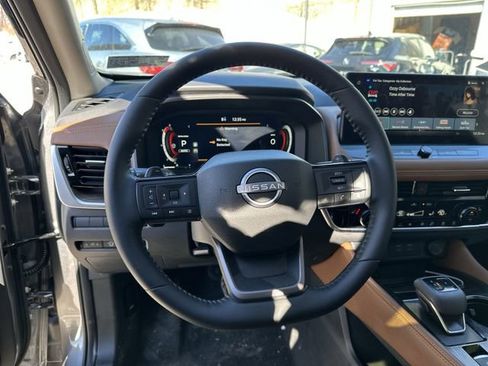 Used 2026 Nissan Rogue Platinum w/ Platinum Premium Package image 15