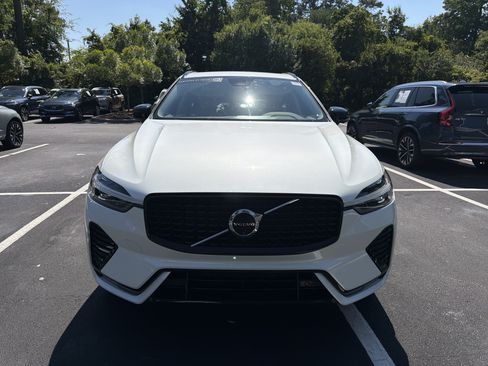 Certified 2024 Volvo XC60 B5 Plus AWD/4WD image 3