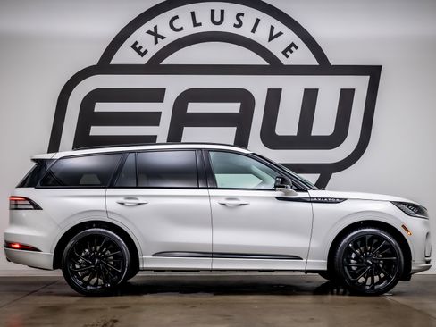 Used 2026 Lincoln Aviator Reserve w/ Jet Appearance Package RWD image 8
